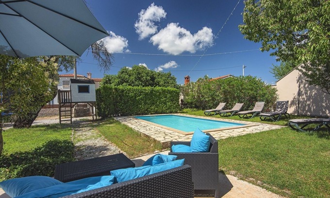 Stranici kod Lovreca House | Stone villa where pets are welcome and with private pool