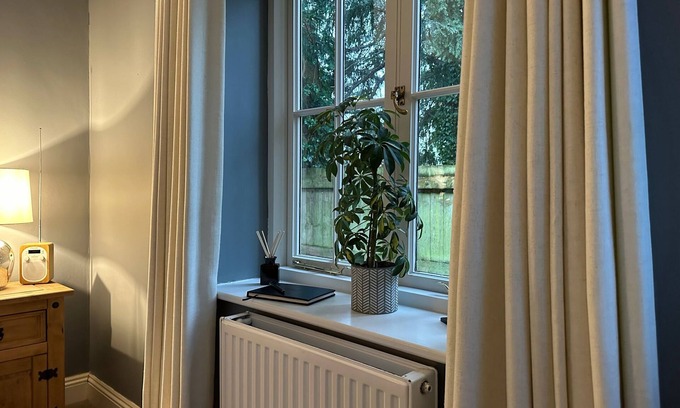 Winterbourne Earls Cottage | Stonehenge Cottages