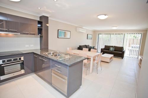 Chinchilla Resort | Stonewood Villas