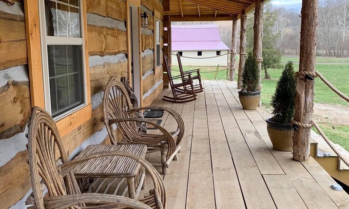 Madison Cabin | Stoney Creek - Sit back and unwind