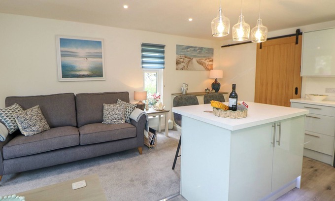Cauldon Low Cottage | STONEY ROCK LODGE, romantic, character holiday cottage in Waterhouses
