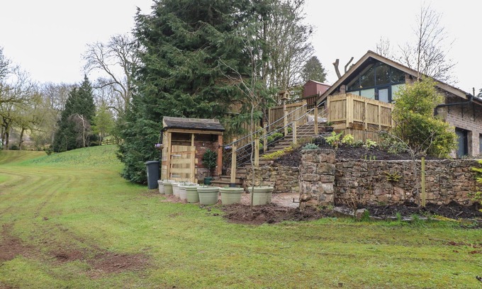 Cauldon Low Cottage | STONEY ROCK STUDIO, romantic, with a garden in Waterhouses