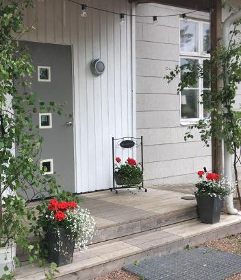 Kristinehamn Bed & Breakfast | Stor lägenhet i Elofstorps Missionshus