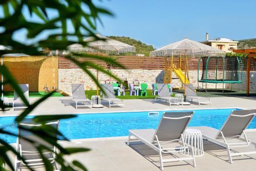 Vivari Apartment | Stork Holiday Apartments - Garden & Sea View