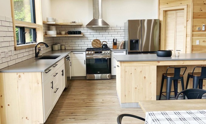 Stowe Area House | Stowe Serenity Lodge - Minutes to the Mountain