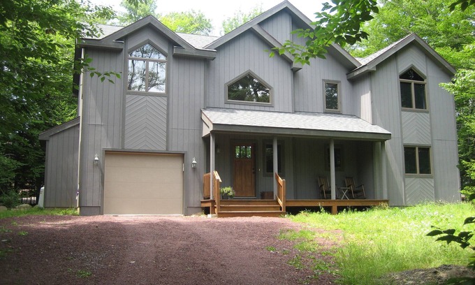 Pocono Pines House | Strand Lake House - 12 comfortable places to sleep - Great Skiing
