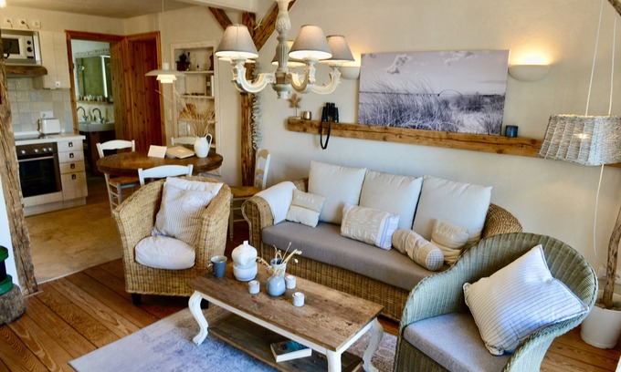 Fehmarnsund Apartment | Strandhaus-Fehmarn, sun deck, living by the sea, beach and garden