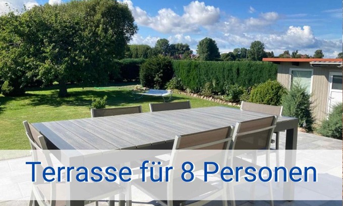 Kraksdorf Apartment | STRANDLIEBE 100 qm Gartenwohnung (eingezäunt), 15 Gehminuten zum Strand