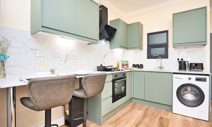 Stratford and New Town Apartment | Stratford Studio Flat for 3 in London E15