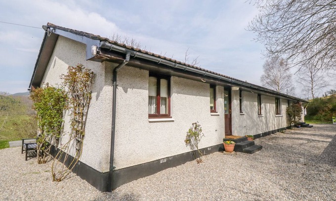 Beauly Cottage | STRATH GLASS VIEW AT HILL HOUSE, with a garden in Cannich
