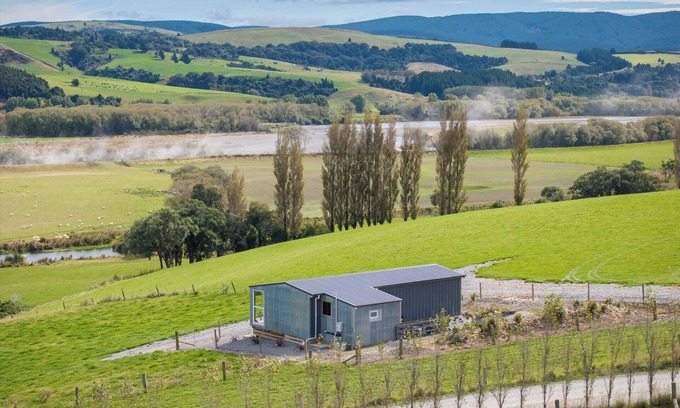 Benmore House | Strathvale River Cottage - Winton Holiday Home
