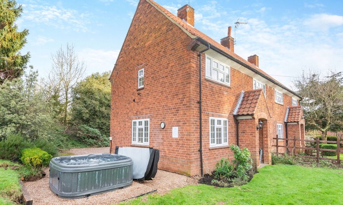 Halam House | Strawberry Cottage - Southwell