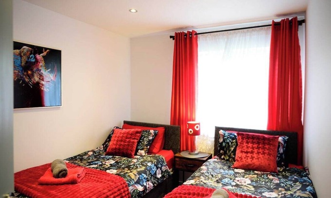 Bramcote House | Strelley House 2, off-street parking, Perfect for Family & Contractor friendly