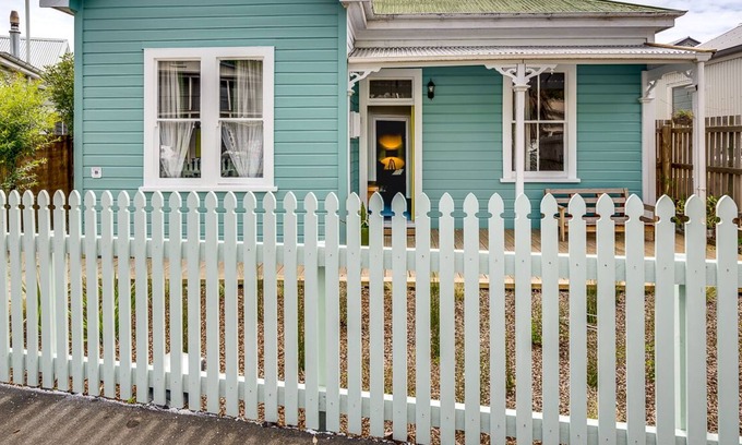 Ahuriri House | Striking Charm – Napier Holiday Home