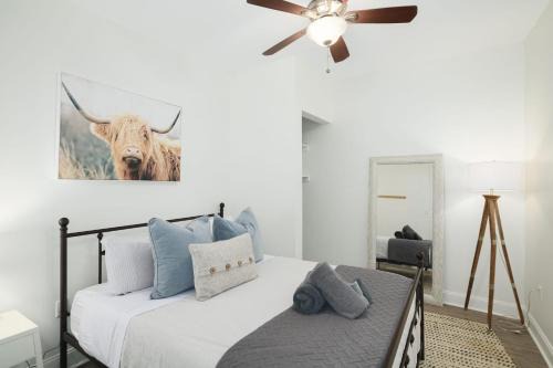 Roxborough-Manayunk Apartment | Stroll to Main St: 2BR on the Park