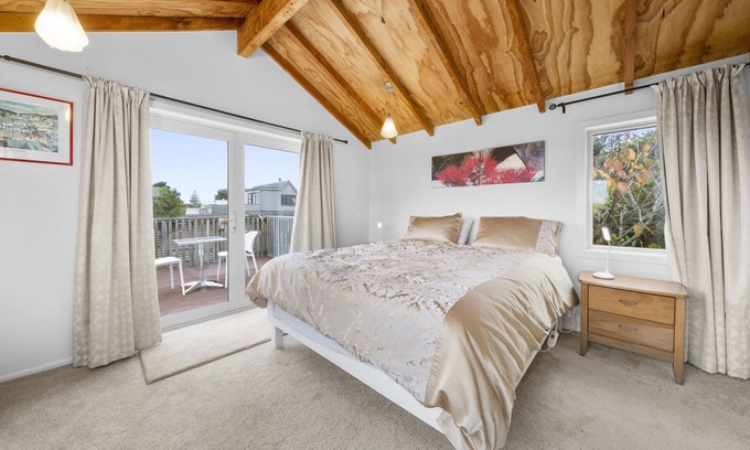Te Horo Beach House | Stroll to the Sea - Te Horo Beach Holiday House