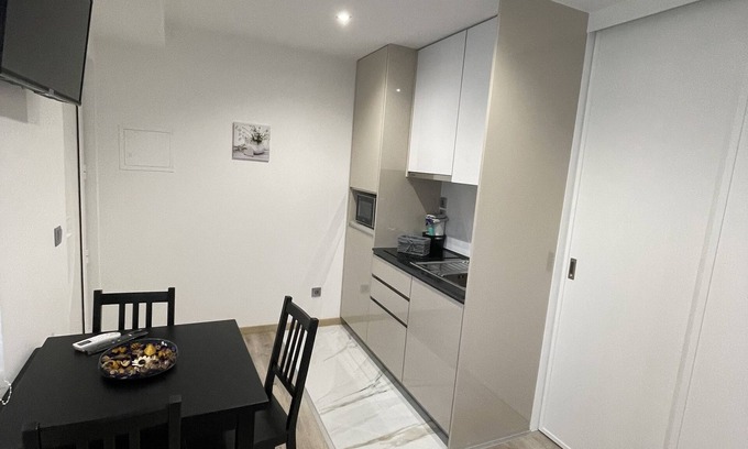 Le Pin House | STUDIO 12 - Quiet ground floor, sleeps 1 to 2