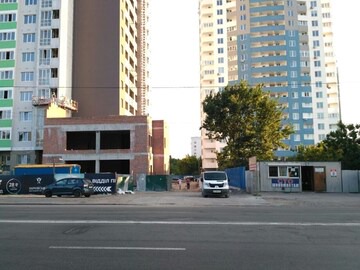 Darnyckyj Apartment | Studio 15 min drive from Boryspil airport. 7 min walk Vyrlitsa metro station