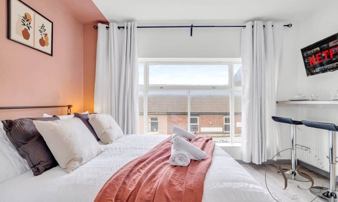 Stoke-on-Trent Apartment | Studio 1A Near Alton Towers & Longton Station