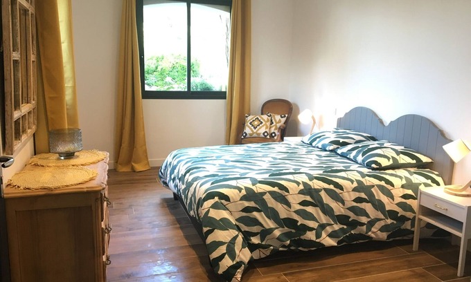 Six-Fours-les-Plages House | Studio 30m2 air-conditioned private enclosed parking garden access 10 minutes from the beach