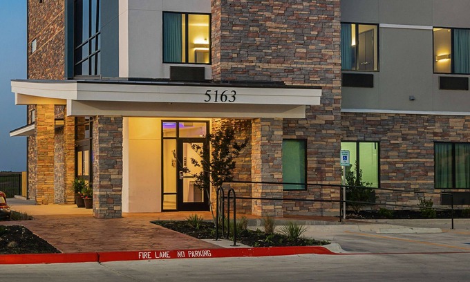 Buda Hotel | Studio 6 Buda, TX