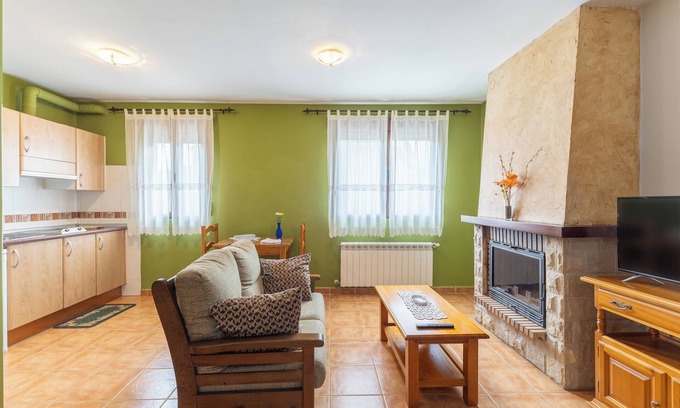 Santo Tome del Puerto Apartment | Studio Apartment 'La Casa De Dafne Acebo' with Mountain View, Shared Terrace and Shared Garden