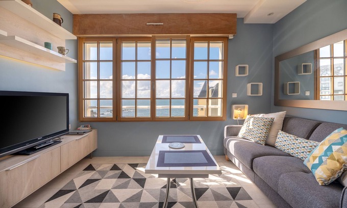 Le Pouldu Apartment | Studio Apartment 'Plein Sud Vue Sur Mer' with Sea View, Shared Terrace and Shared Garden