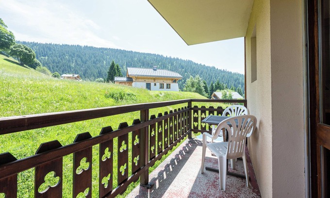 Cohennoz Apartment | Studio Apartment '10 - Bisanne' with Mountain View, Shared Garden and Wi-Fi