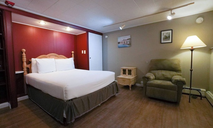 Ventnor City Hotel | Studio Apartment 250 feet from the boardwalk and beach.