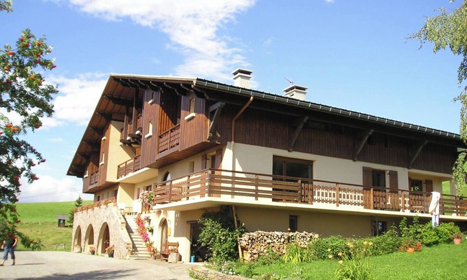 Cohennoz Apartment | Studio Apartment '4 - La Bruyère' with Mountain View, Shared Garden and Wi-Fi