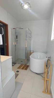 Collingwood Park Apartment | Studio Apartment