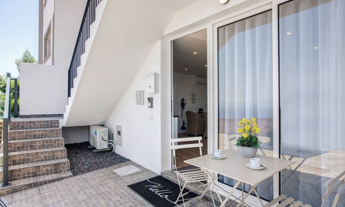 Gaula Apartment | Studio Apartment 'Casa Belavista' with Sea View, Wi-Fi and Air Conditioning