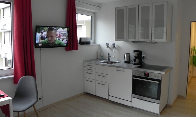 Neu-Ulm Apartment | Studio apartment - central, parking lot, Danube+Ulm old town on foot