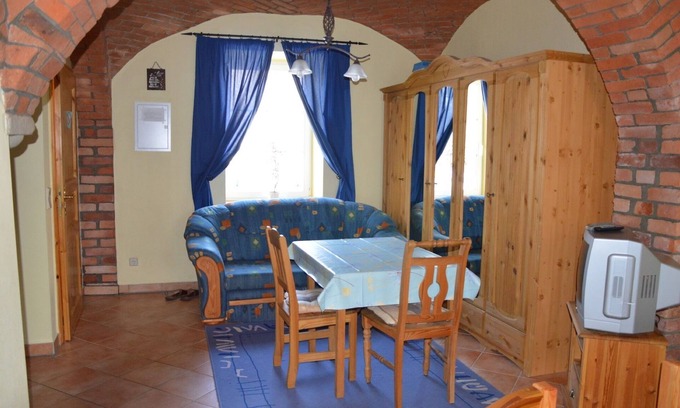 Krostitz Apartment | Studio Apartment 'Ferienwohnung Nr 3 Tanne' with Shared Garden and Wi-Fi