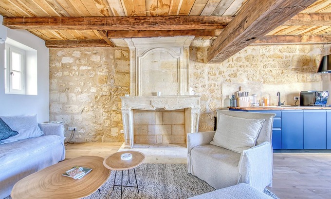 Saint-Emilion Apartment | Studio Apartment 'L'escale Bigaroux' with Wi-Fi and Air Conditioning