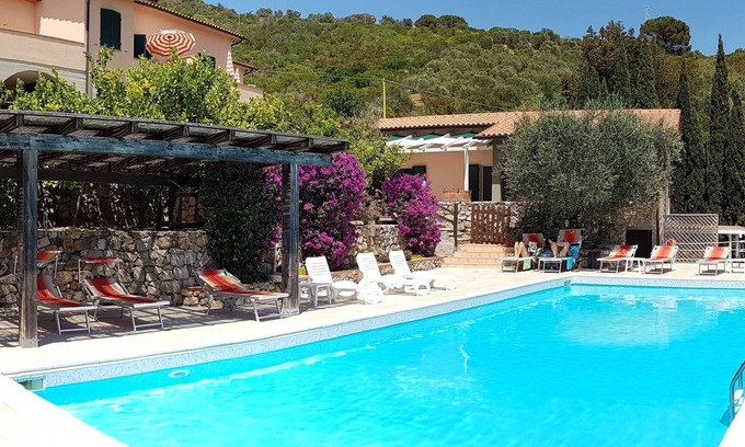 Vigne Giunche Apartment | Studio apartment in a residence with swimming pool. Panoramic position with sea view