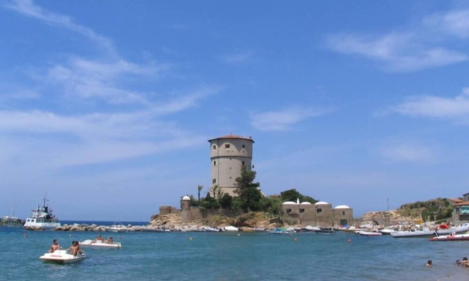 Giglio Campese House | Studio apartment in an ancient church that is deserted