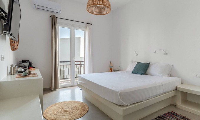 Tinos Town Apartment | Studio Apartment 'Kleris 5 Tinos' with Private Terrace, Wi-Fi and Air Conditioning