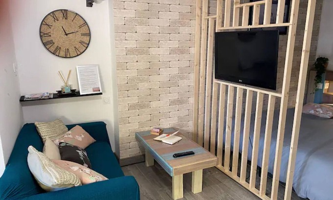 Equemauville Apartment | Studio Apartment 'La Noisette' with Private Terrace, Private Garden and Wi-Fi