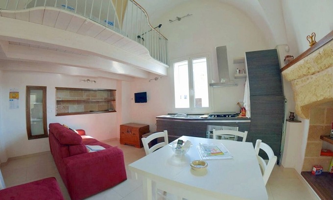 Tiggiano Apartment | Studio Apartment Le Scalette Above