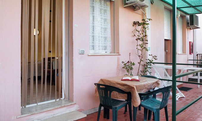 Albenga Apartment | Studio Apartment "Monolocale La Pineta 46" with Shared Pool, Private Terrace & Wi-Fi