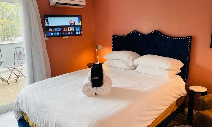 Nob Hill Apartment | Studio Apartment near UNM, several hospitals and Nob Hill.
