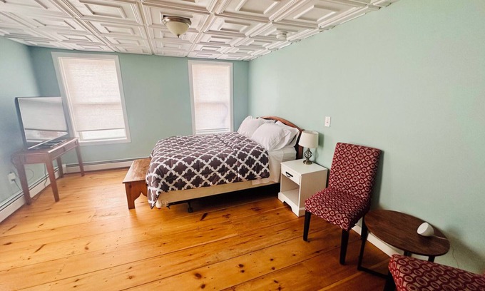 Downtown Portland Apartment | Studio Apartment near downtown Walkable!