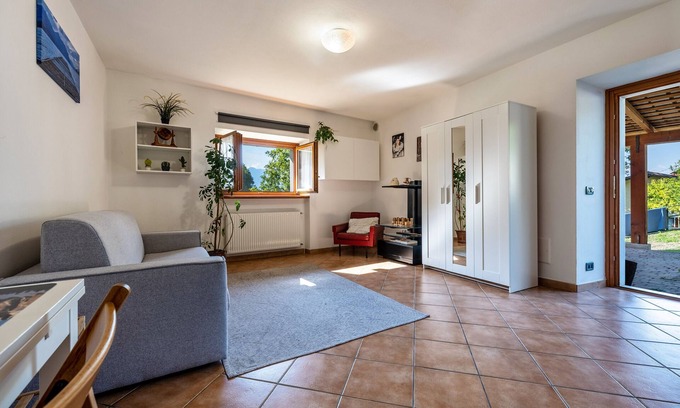 Malcesine Apartment | Studio Apartment 'Panoramic Green' with Lake View, Private Terrace and Wi-Fi