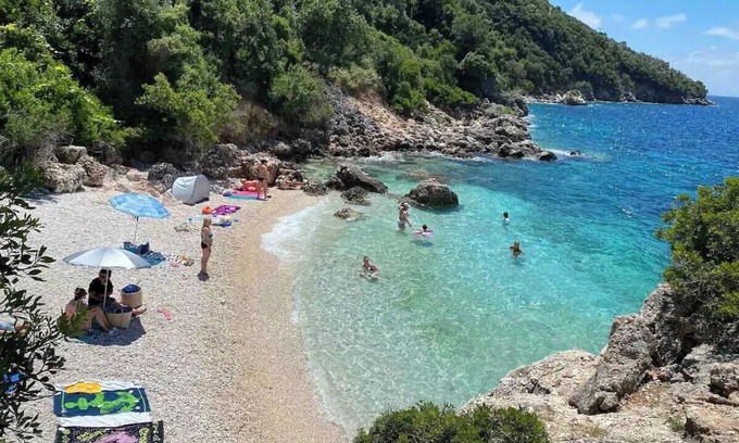 Vassiliki Apartment | Studio Apartment 'Studios and Apartments Thomas 4' with Balcony, Wi-Fi and Air Conditioning
