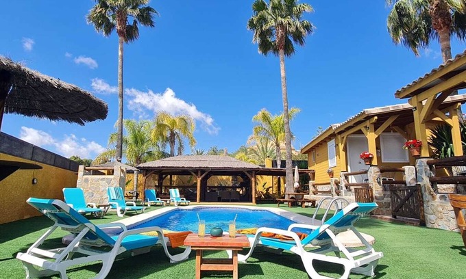 Hoya de los Patos Apartment | Studio Apartment 'Tabarca' with Shared Pool, Wi-Fi and Air Conditioning