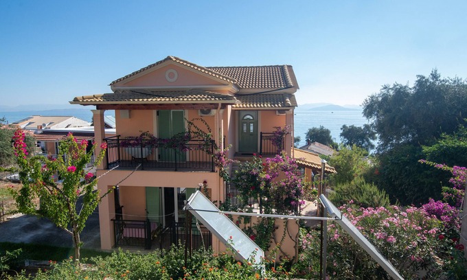 Messonghi Apartment | Studio Apartment 'Villa Pepy Studio 3' close to the Beach with Garden & Wi-Fi