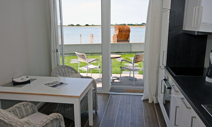 Lemkenhafen Apartment | STUDIO - Apartment with fantastic sea views