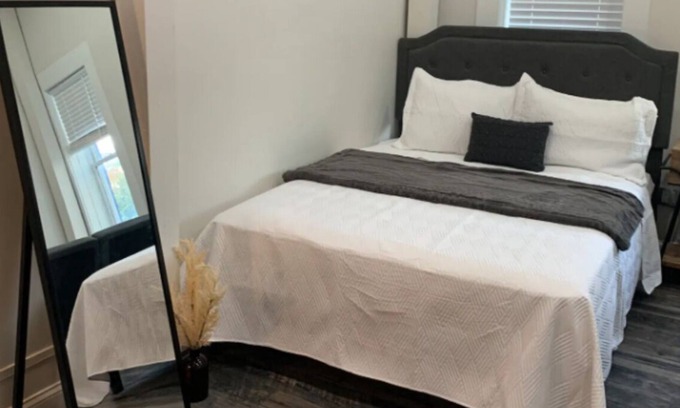 Cardozo Apartment | Studio apt on U St- 5 mins to Howard University