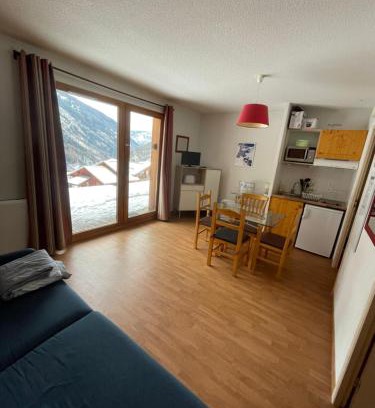 Orelle Apartment | Studio avec coin montagne 4 personnes Orelle 3 Vallées - Spa & Piscine - Apt 004